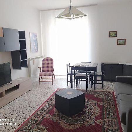 Al Cinema Apartman Scerni Kültér fotó